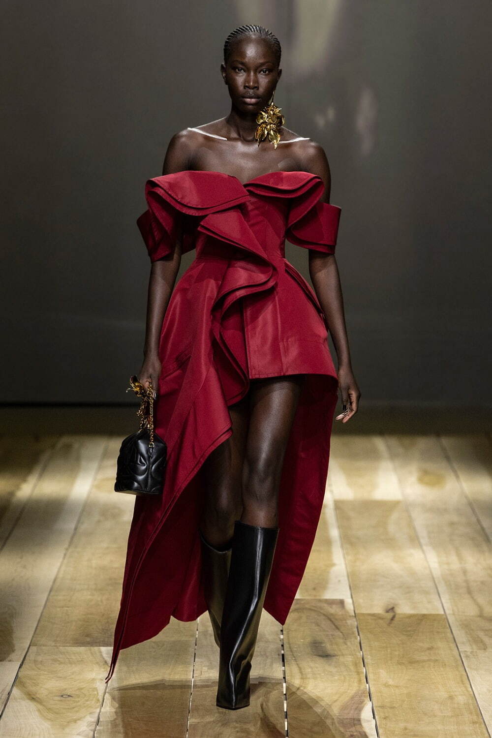 アレキサンダー・マックイーン(Alexander McQueen) 2023-24年秋冬