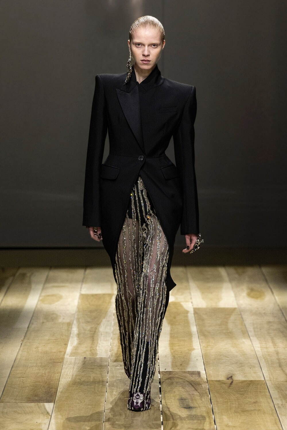 アレキサンダー・マックイーン(Alexander McQueen) 2023-24年秋冬