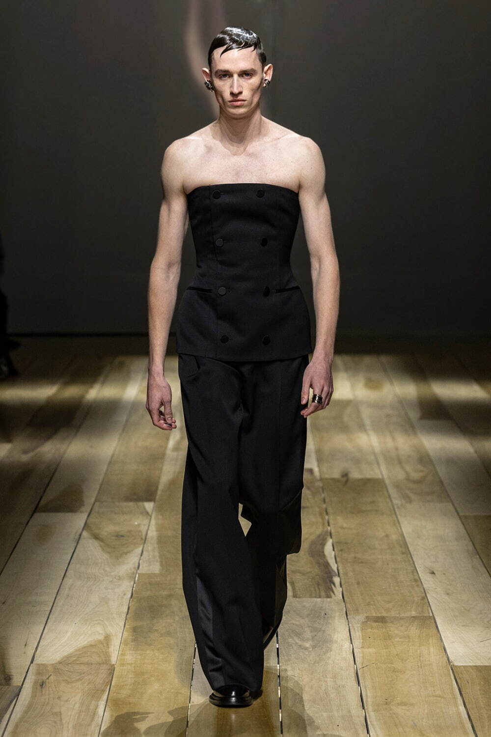 アレキサンダー・マックイーン(Alexander McQueen) 2023-24年秋冬
