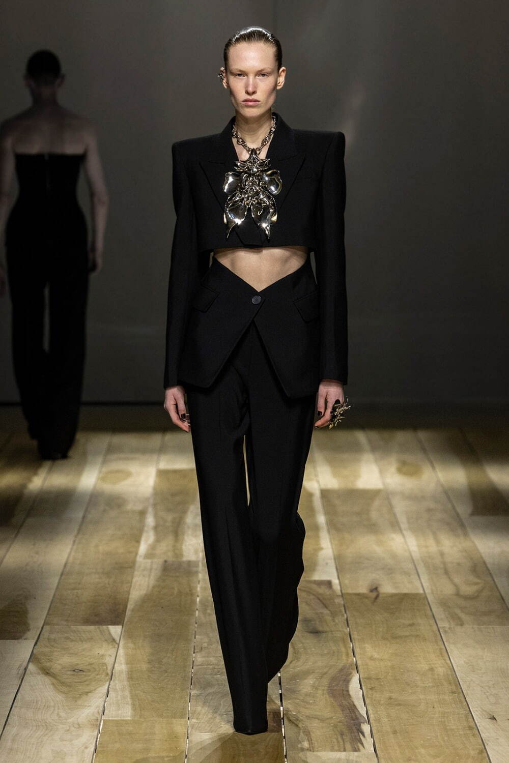 アレキサンダー・マックイーン(Alexander McQueen) 2023-24年秋冬