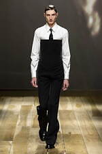 アレキサンダー・マックイーン 2023年秋冬ウィメンズコレクション - 解剖学で覆す衣服の既成概念｜写真7