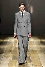 アレキサンダー・マックイーン 2023年秋冬ウィメンズコレクション - 解剖学で覆す衣服の既成概念｜写真17