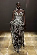 アレキサンダー・マックイーン 2023年秋冬ウィメンズコレクション - 解剖学で覆す衣服の既成概念｜写真53