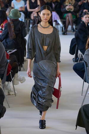 キコ・コスタディノフ(KIKO KOSTADINOV) 2023-24年秋冬ウィメンズコレクション  - 写真5