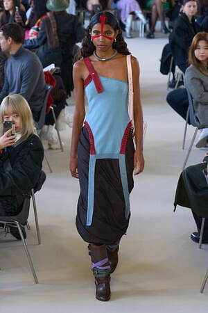 キコ・コスタディノフ(KIKO KOSTADINOV) 2023-24年秋冬ウィメンズコレクション  - 写真9