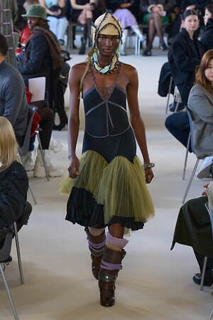 キコ・コスタディノフ(KIKO KOSTADINOV) 2023-24年秋冬ウィメンズコレクション  - 写真31