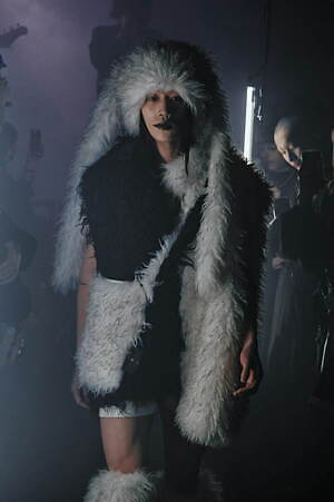 イクミ(IKUMI) 2022-23年秋冬ウィメンズ&メンズコレクション  - 写真17