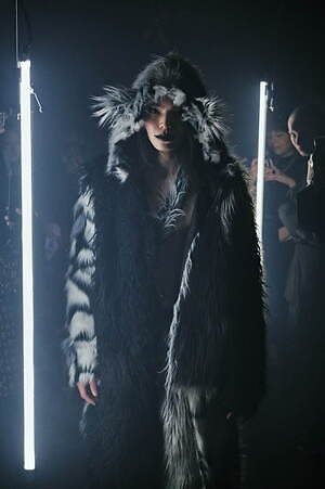 イクミ(IKUMI) 2022-23年秋冬ウィメンズ&メンズコレクション  - 写真20