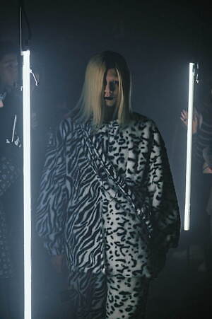 イクミ(IKUMI) 2022-23年秋冬ウィメンズ&メンズコレクション  - 写真27