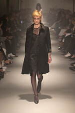 ヌメロ ヴェントゥーノ 2023-24年秋冬コレクション - フェミニティの常套句｜写真28