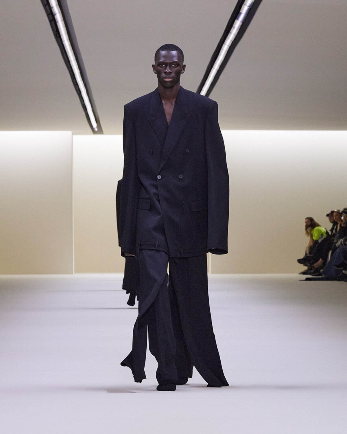 バレンシアガ(BALENCIAGA) 2023年冬ウィメンズ&メンズコレクション  - 写真2