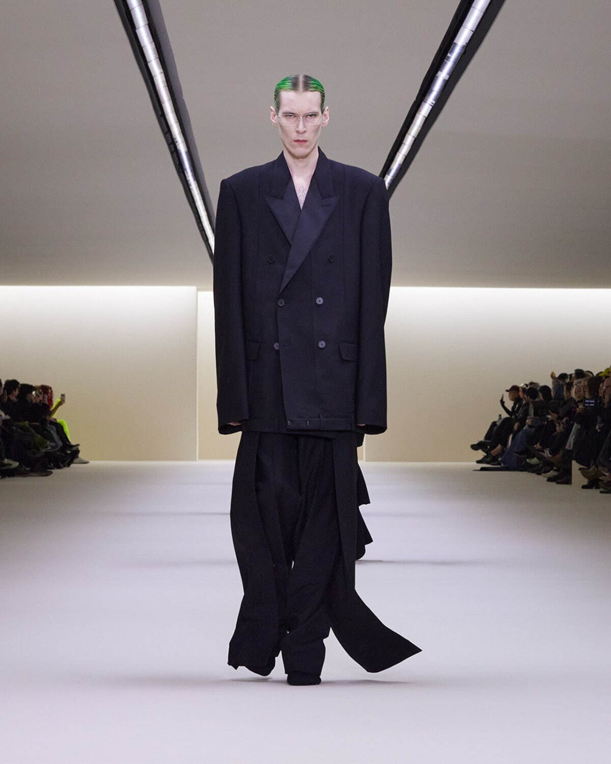 バレンシアガ(BALENCIAGA) 2023年冬ウィメンズ&メンズコレクション  - 写真4