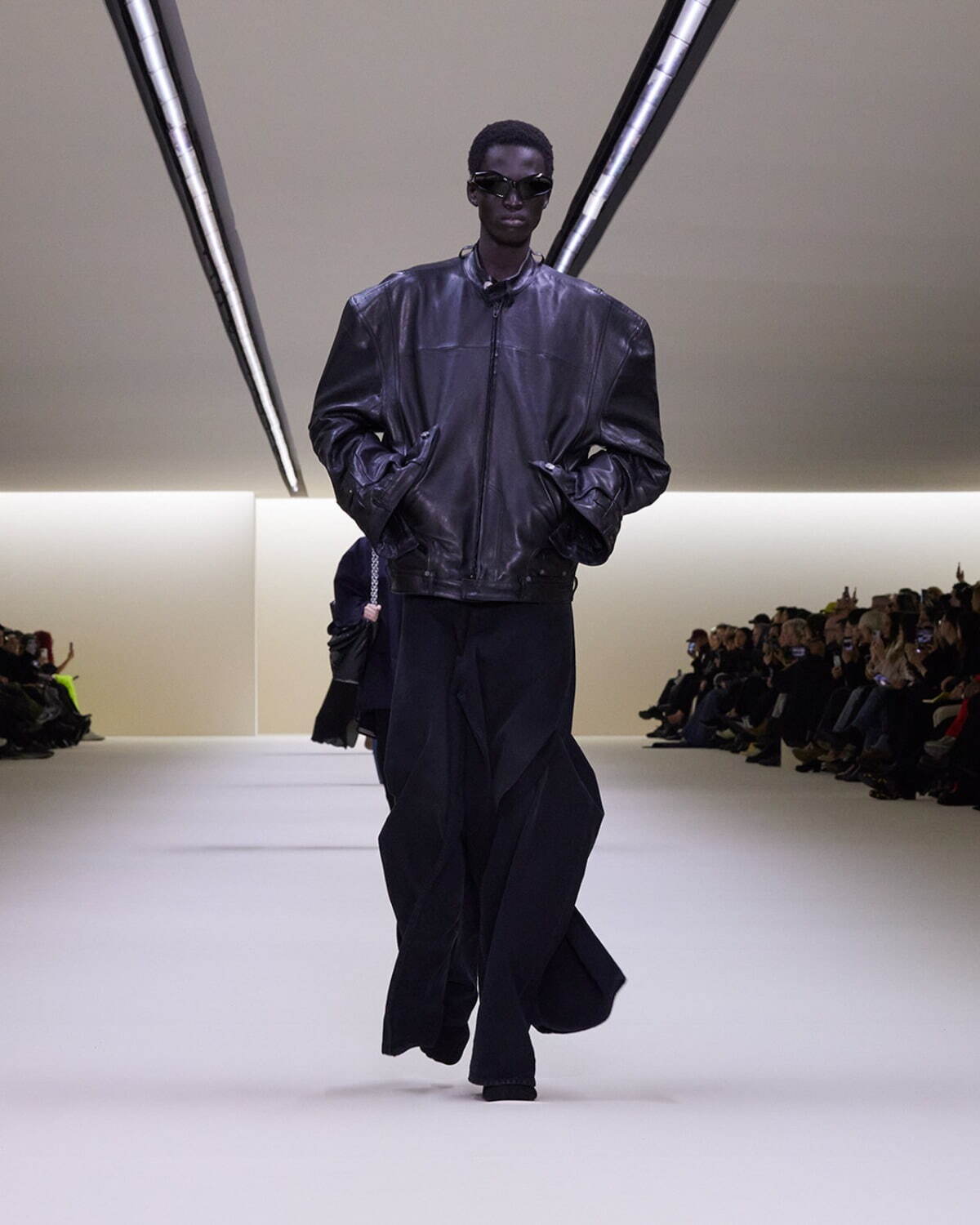 バレンシアガ(BALENCIAGA) 2023年冬ウィメンズ&メンズコレクション  - 写真14