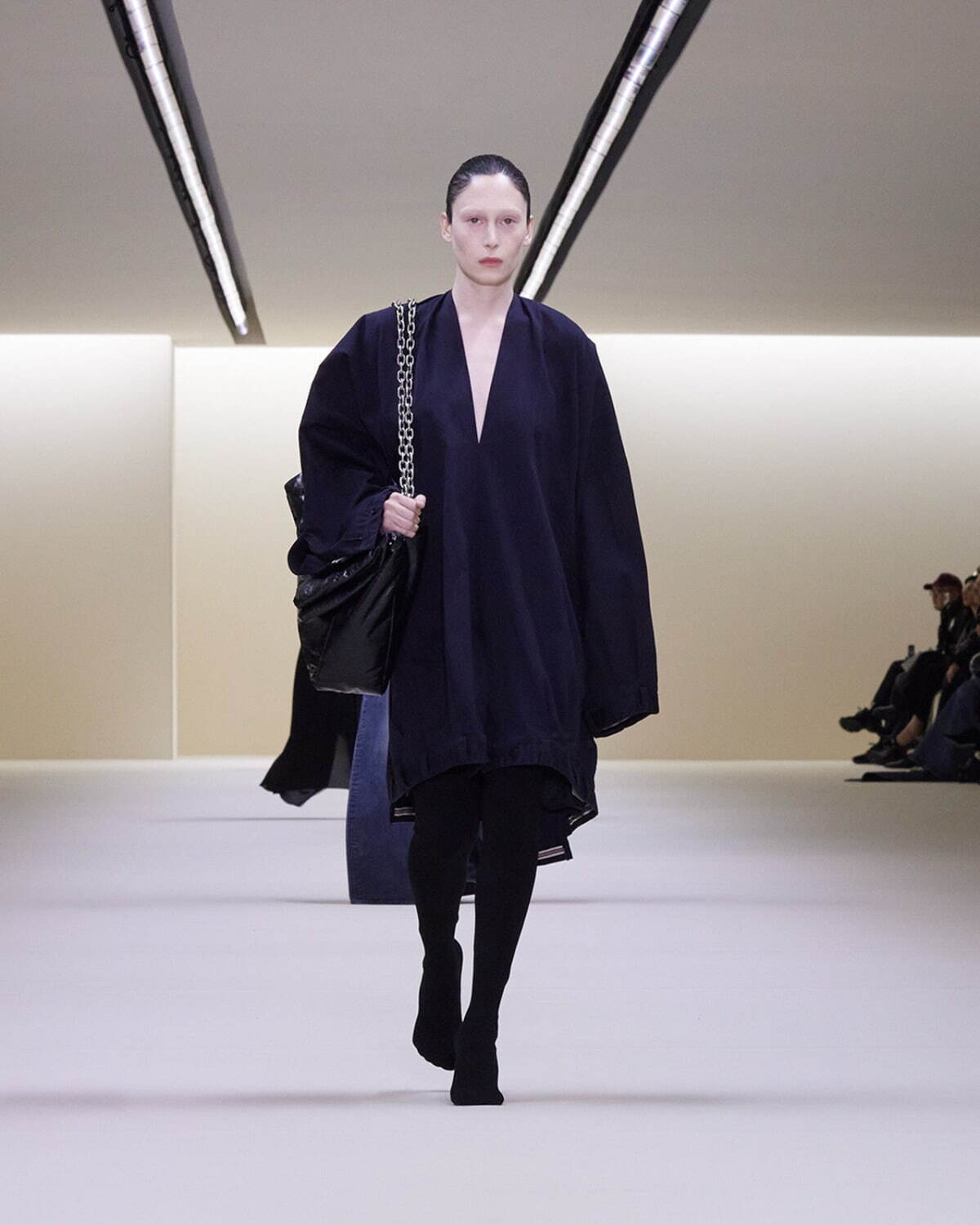 バレンシアガ(BALENCIAGA) 2023年冬ウィメンズ&メンズコレクション  - 写真15