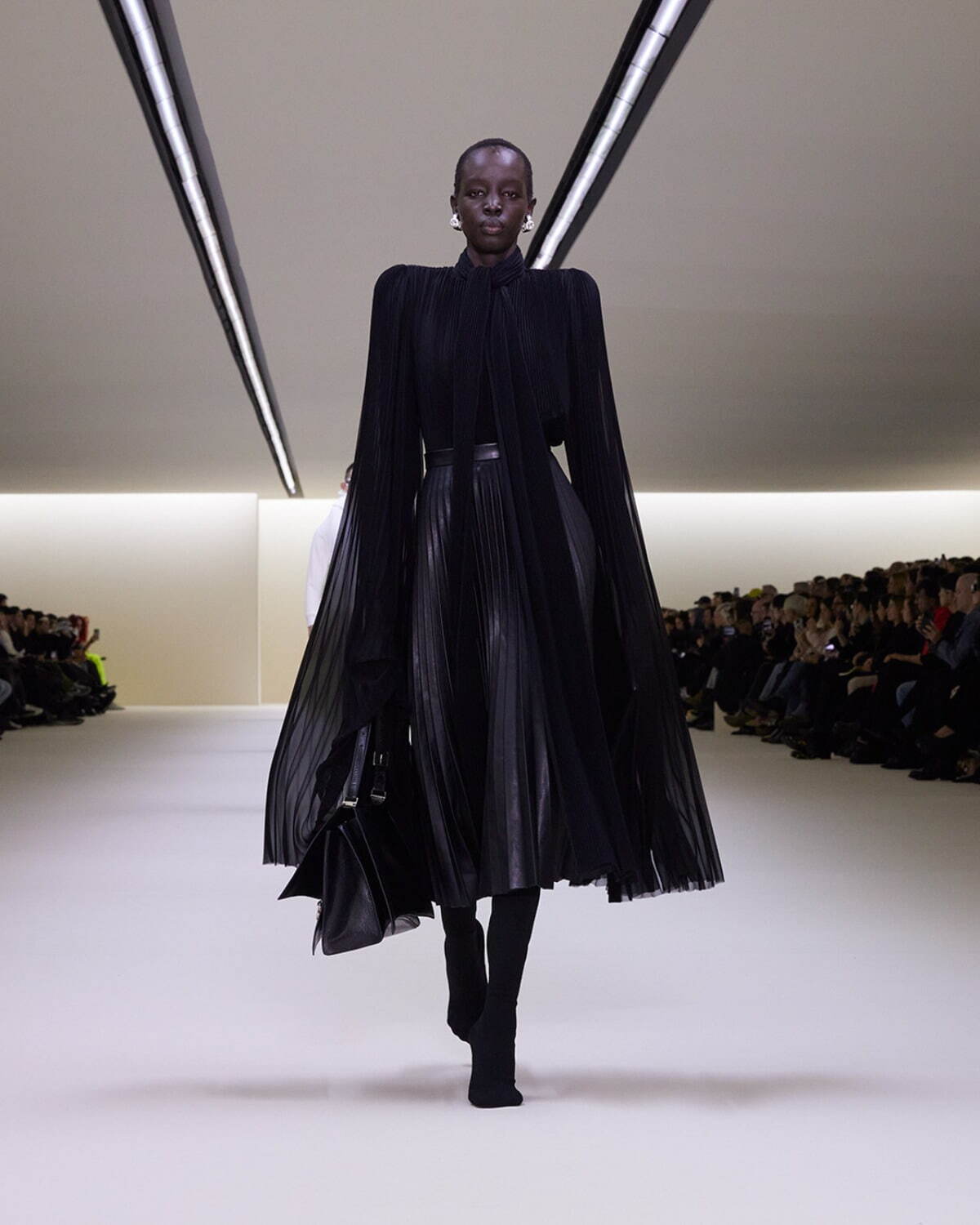 バレンシアガ(BALENCIAGA) 2023年冬ウィメンズ&メンズコレクション  - 写真25