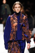 sacai 2014-15年秋冬コレクション - ボリューム感で魅せる冬のハイブリッドスタイル｜写真14