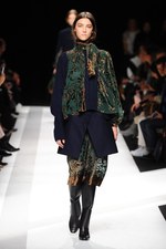 sacai 2014-15年秋冬コレクション - ボリューム感で魅せる冬のハイブリッドスタイル｜写真15