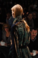 sacai 2014-15年秋冬コレクション - ボリューム感で魅せる冬のハイブリッドスタイル｜写真18