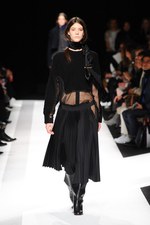 sacai 2014-15年秋冬コレクション - ボリューム感で魅せる冬のハイブリッドスタイル｜写真19