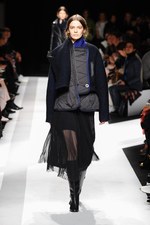 sacai 2014-15年秋冬コレクション - ボリューム感で魅せる冬のハイブリッドスタイル｜写真21