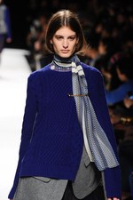 sacai 2014-15年秋冬コレクション - ボリューム感で魅せる冬のハイブリッドスタイル｜写真37