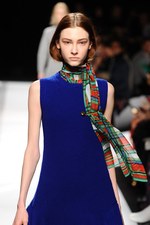 sacai 2014-15年秋冬コレクション - ボリューム感で魅せる冬のハイブリッドスタイル｜写真43