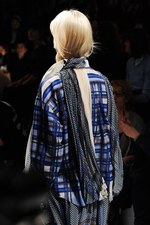 sacai 2014-15年秋冬コレクション - ボリューム感で魅せる冬のハイブリッドスタイル｜写真51
