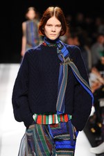 sacai 2014-15年秋冬コレクション - ボリューム感で魅せる冬のハイブリッドスタイル｜写真53
