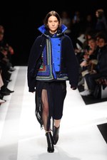 sacai 2014-15年秋冬コレクション - ボリューム感で魅せる冬のハイブリッドスタイル｜写真60