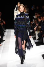 sacai 2014-15年秋冬コレクション - ボリューム感で魅せる冬のハイブリッドスタイル｜写真69