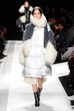 sacai 2014-15年秋冬コレクション - ボリューム感で魅せる冬のハイブリッドスタイル｜写真76