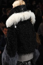 sacai 2014-15年秋冬コレクション - ボリューム感で魅せる冬のハイブリッドスタイル｜写真80