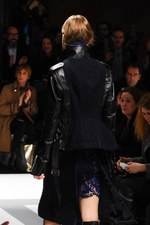 sacai 2014-15年秋冬コレクション - ボリューム感で魅せる冬のハイブリッドスタイル｜写真85
