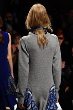 sacai 2014-15年秋冬コレクション - ボリューム感で魅せる冬のハイブリッドスタイル｜写真88