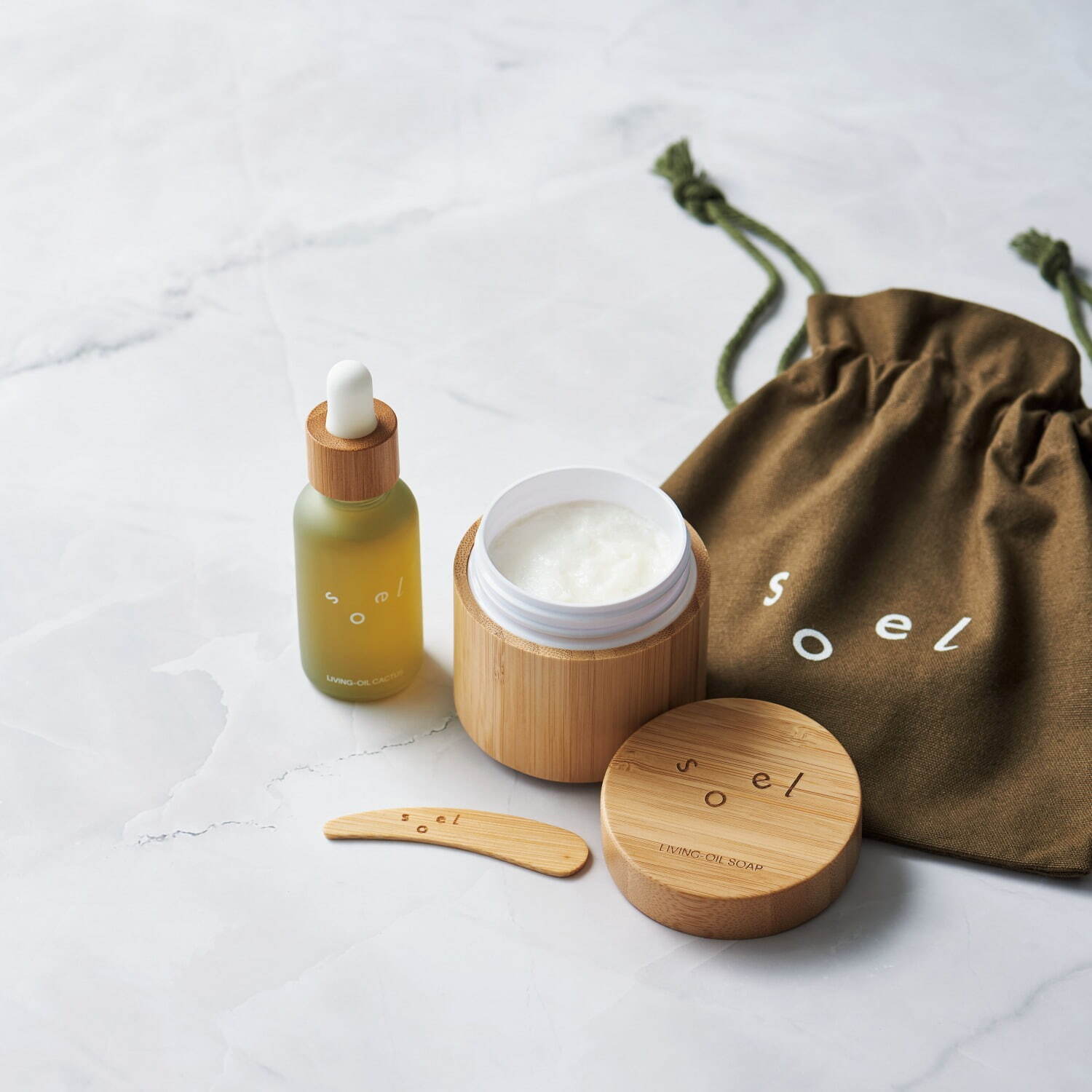 コスメキッチン(Cosme Kitchen), ファミュ(FEMMUE), ドゥーオーガニック(do organic), ザ・プロダクト(product), フレナバ ナチュラル＆オーガニック(FRENAVA natural & organic), ラ・カスタ(La CASTA), クアドリフォリオ(QUADRIFOGLIO), トーン(to/one), チャントアチャーム(chant a charm), オーバイエッフェ(O by F), ナチュラグラッセ(naturaglacé) オーガニックビューティブック vol.11｜写真5