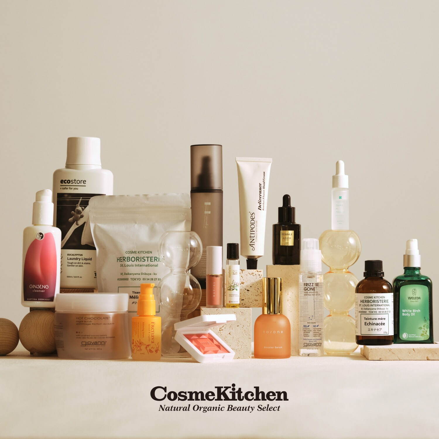 コスメキッチン(Cosme Kitchen), ファミュ(FEMMUE), ドゥーオーガニック(do organic), ザ・プロダクト(product), フレナバ ナチュラル＆オーガニック(FRENAVA natural & organic), ラ・カスタ(La CASTA), クアドリフォリオ(QUADRIFOGLIO), トーン(to/one), チャントアチャーム(chant a charm), オーバイエッフェ(O by F), ナチュラグラッセ(naturaglacé) オーガニックビューティブック vol.11｜写真1