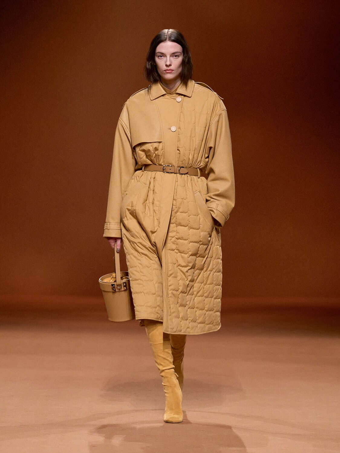 エルメス 2023-24年秋冬｜female ステンカラーコート