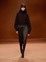 エルメス 2023-24年秋冬ウィメンズコレクション - 神秘の森、温かさに包まれて｜写真8