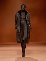 エルメス 2023-24年秋冬ウィメンズコレクション - 神秘の森、温かさに包まれて｜写真14