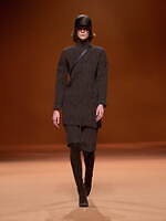 エルメス 2023-24年秋冬ウィメンズコレクション - 神秘の森、温かさに包まれて｜写真16