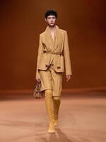 エルメス 2023-24年秋冬ウィメンズコレクション - 神秘の森、温かさに包まれて｜写真29