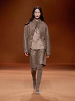 エルメス 2023-24年秋冬ウィメンズコレクション - 神秘の森、温かさに包まれて｜写真37