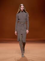 エルメス 2023-24年秋冬ウィメンズコレクション - 神秘の森、温かさに包まれて｜写真39