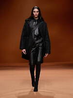 エルメス 2023-24年秋冬ウィメンズコレクション - 神秘の森、温かさに包まれて｜写真43