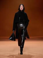 エルメス 2023-24年秋冬ウィメンズコレクション - 神秘の森、温かさに包まれて｜写真44