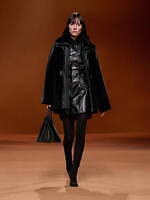 エルメス 2023-24年秋冬ウィメンズコレクション - 神秘の森、温かさに包まれて｜写真45