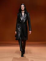 エルメス 2023-24年秋冬ウィメンズコレクション - 神秘の森、温かさに包まれて｜写真47