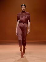 エルメス 2023-24年秋冬ウィメンズコレクション - 神秘の森、温かさに包まれて｜写真55