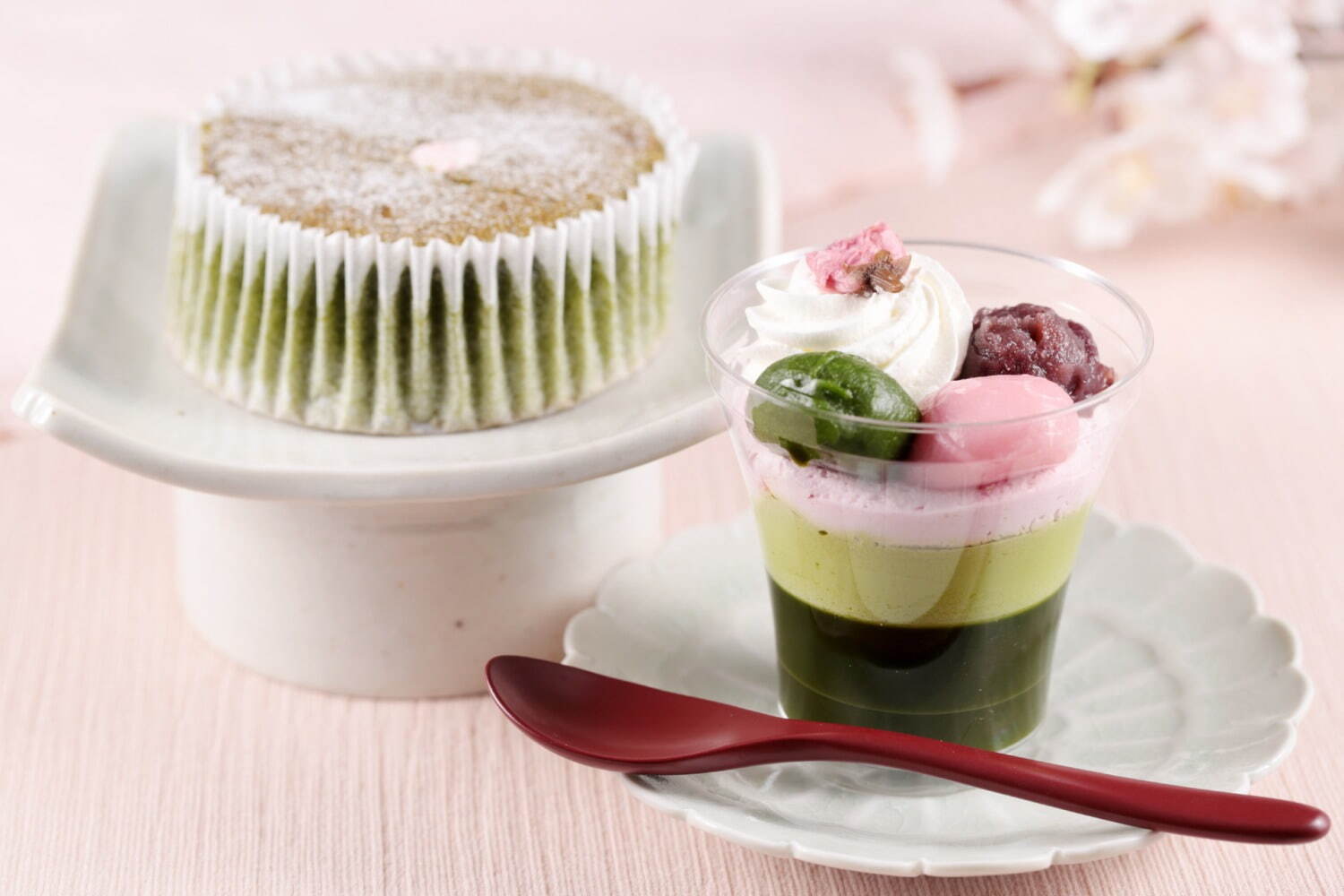 ＜セブン‐イレブン＞伊藤久右衛門監修のさくら抹茶パフェ＆桜ホイップ入り抹茶カステラ