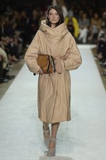 クロエ(Chloé) 2014-15年秋冬コレクション - ボーホーな気分を都会の風に乗せて｜写真23